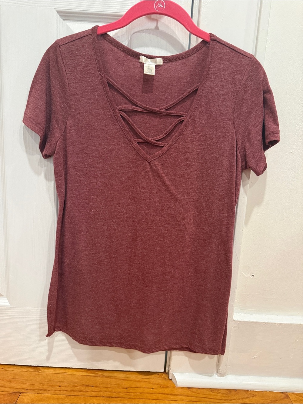 Bozzolo Wine Crisscross V-Neck Short Sleeve Top